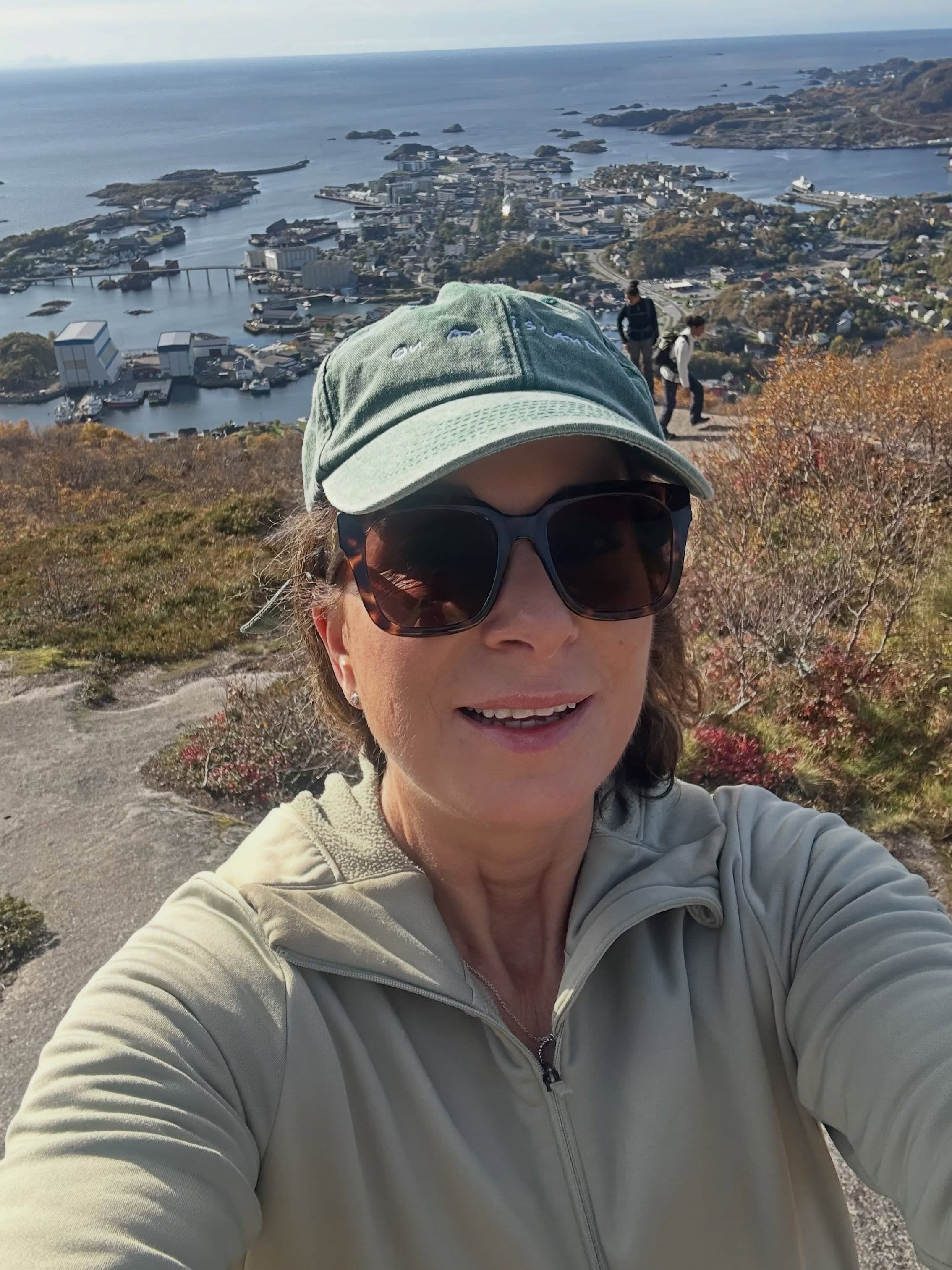 Da er jeg tilbake fra en ukes ferie i vakre Lofoten! Mitt barndoms paradis som jeg bare må dele litt bilder ifra⛰️ …